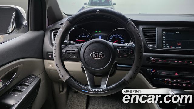 Kia Carnival 9-Seater Luxury 2019 — фото 12