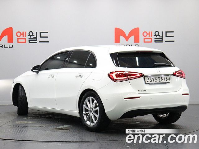 Mercedes-Benz A-Class (W177) A220 Hatchback 2020 — фото 4