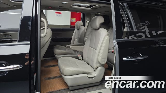 Kia Carnival Gasoline 9-Seater Noblesse Special 2019 — фото 12