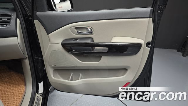 Kia Carnival Gasoline 9-Seater Noblesse Special 2019 — фото 25