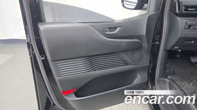 Hyundai Staria 4WD Tourer 11-Seater Modern 2023 — фото 24