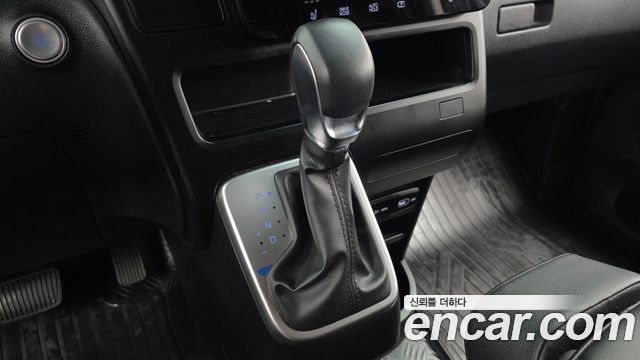 Hyundai Staria L3.5 Cargo 3-Seater Modern 2023 — фото 9