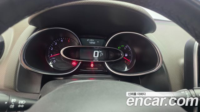 Renault Korea Clio Intens 2019 — фото 16
