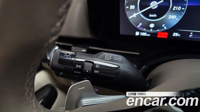 Kia Carnival (IV) Gasoline 4-Seater Hi-Limousine Signature 2023 — фото 29