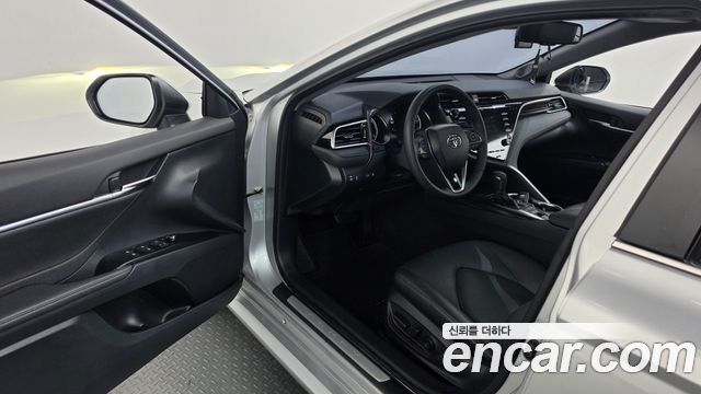 Toyota Camry (XV70) 2.5 XLE Hybrid 2018 — фото 10