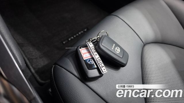 Toyota Camry (XV70) 2.5 XLE Hybrid 2018 — фото 17