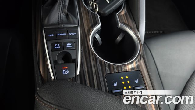 Toyota Camry (XV70) 2.5 XLE Hybrid 2018 — фото 18