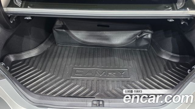 Toyota Camry (XV70) 2.5 XLE Hybrid 2018 — фото 20