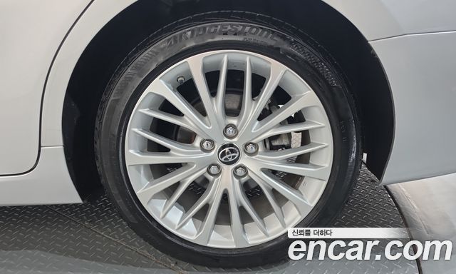 Toyota Camry (XV70) 2.5 XLE Hybrid 2018 — фото 21