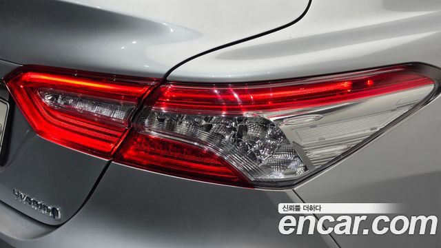 Toyota Camry (XV70) 2.5 XLE Hybrid 2018 — фото 23