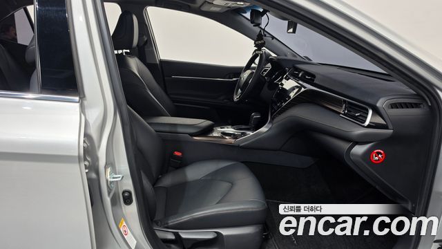 Toyota Camry (XV70) 2.5 XLE Hybrid 2018 — фото 26