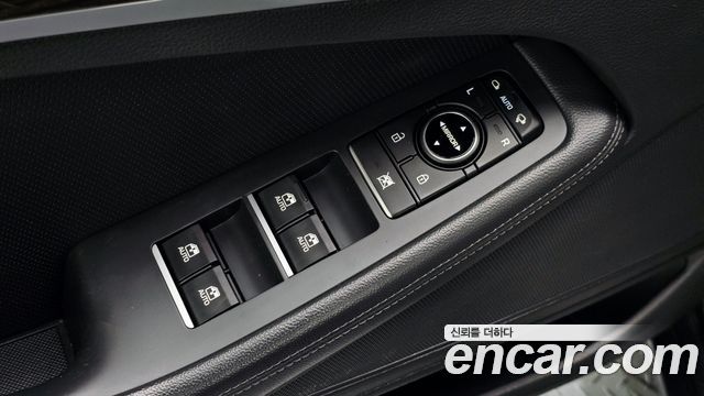 Genesis G80 3.3 GDI AWD Luxury 2018 — фото 35