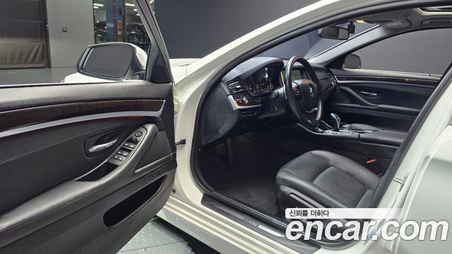 BMW 5 Series (F10) 528i 2015 — фото 10