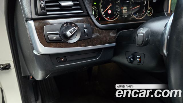 BMW 5 Series (F10) 528i 2015 — фото 19