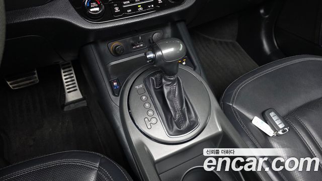 Kia Sportage R Diesel 2WD Limited 2012 — фото 9