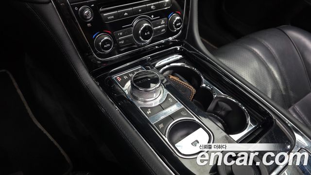 Jaguar XJ 3.0D Premium Luxury LWB X351 2015 — фото 9