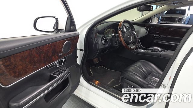 Jaguar XJ 3.0D Premium Luxury LWB X351 2015 — фото 10