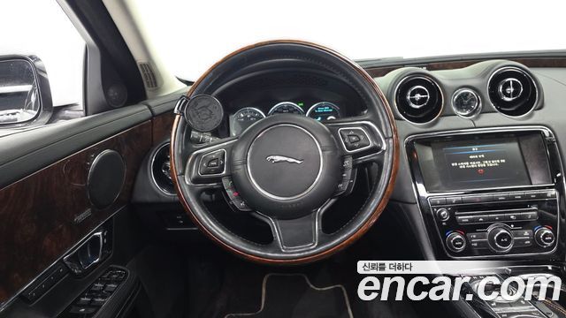 Jaguar XJ 3.0D Premium Luxury LWB X351 2015 — фото 12