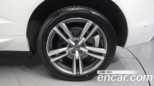 Volvo XC60 (II) T8 R-Design 2021 — фото 5