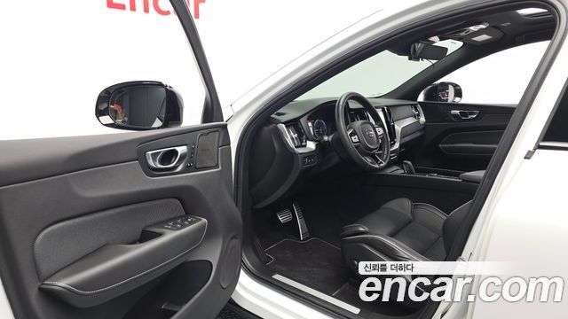 Volvo XC60 (II) T8 R-Design 2021 — фото 10