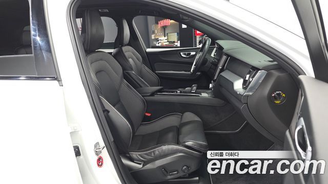 Volvo XC60 (II) T8 R-Design 2021 — фото 11