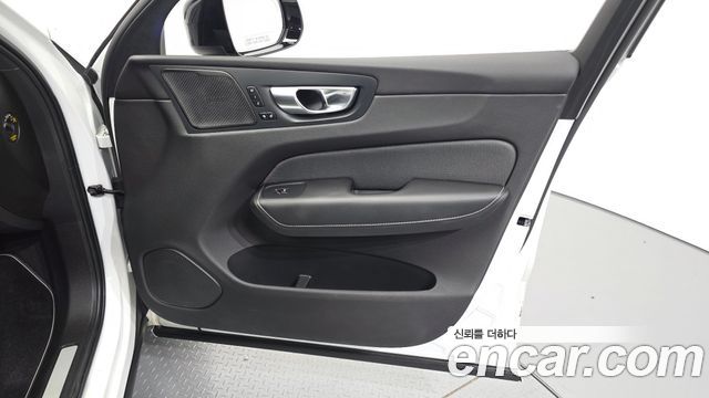 Volvo XC60 (II) T8 R-Design 2021 — фото 24