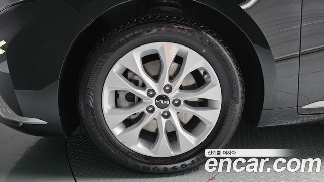 Kia K8 2.5 Gasoline 2WD Noblesse 2022 — фото 5