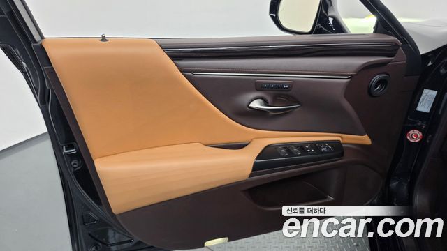 Lexus ES300h (VII) Luxury Plus 2021 — фото 24