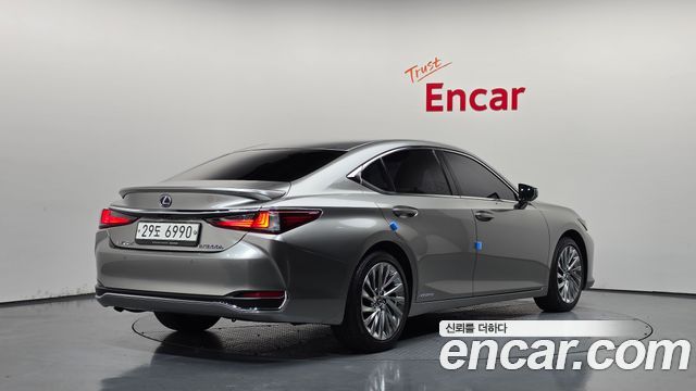 Lexus ES300h (VII) Executive 2019 — фото 2