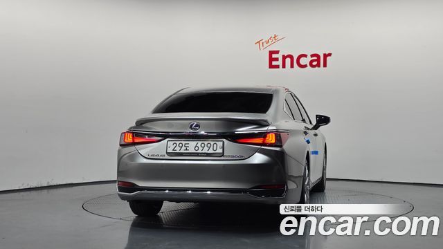 Lexus ES300h (VII) Executive 2019 — фото 4