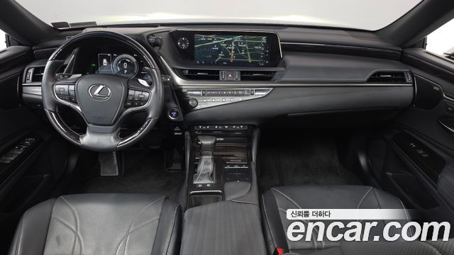 Lexus ES300h (VII) Executive 2019 — фото 7