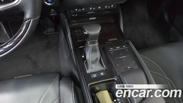 Lexus ES300h (VII) Executive 2019 — фото 9