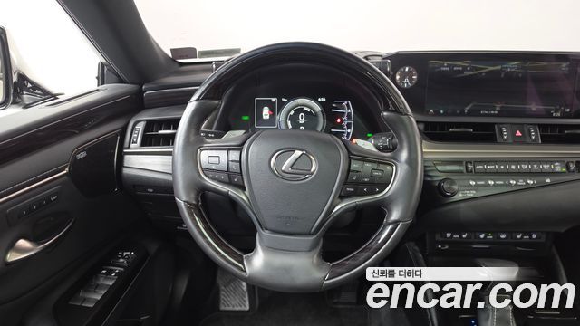 Lexus ES300h (VII) Executive 2019 — фото 16