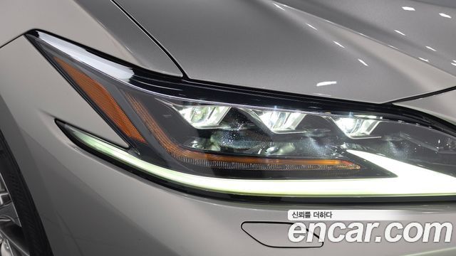 Lexus ES300h (VII) Executive 2019 — фото 28