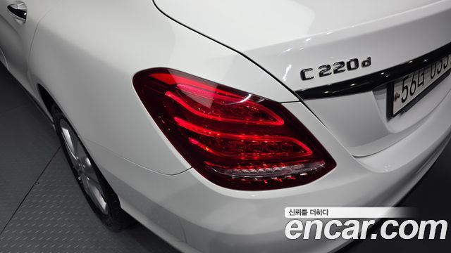 Mercedes-Benz C-Class (W205) C220 d 4MATIC 2016 — фото 23