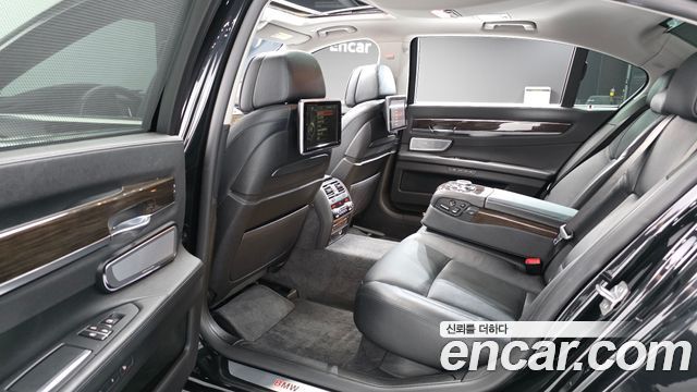 BMW 7 Series (F01) 750Li xDrive 2014 — фото 11