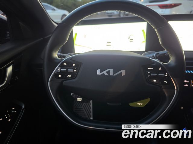 Kia EV6 GT 4WD 2023 — фото 19