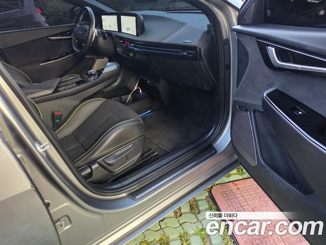 Kia EV6 GT 4WD 2023 — фото 21