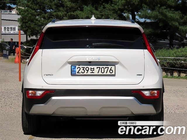 Kia Niro Prestige 2024 — фото 4