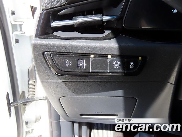 Kia Niro Prestige 2024 — фото 18