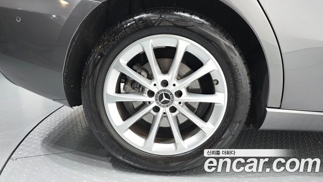 Mercedes-Benz A-Class (W177) A220 Sedan 2020 — фото 5