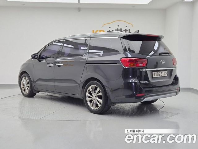 Kia Carnival 9-Seater Prstige 2019 — фото 3
