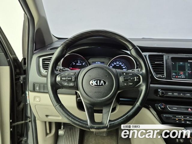 Kia Carnival 9-Seater Prstige 2019 — фото 9