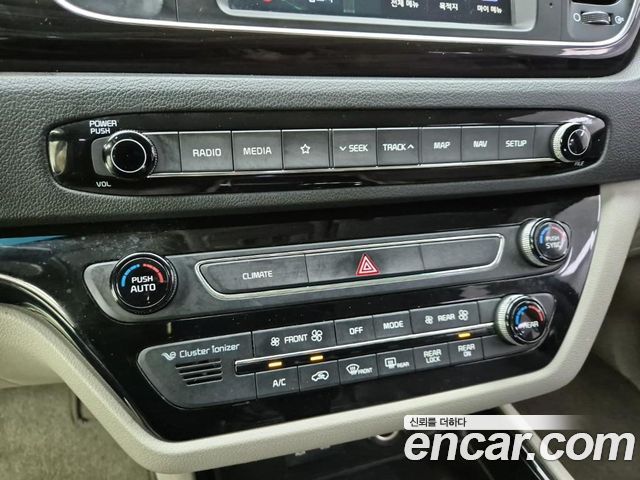 Kia Carnival 9-Seater Prstige 2019 — фото 10