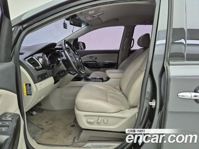 Kia Carnival 9-Seater Prstige 2019 — фото 15