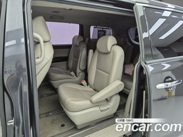 Kia Carnival 9-Seater Prstige 2019 — фото 16