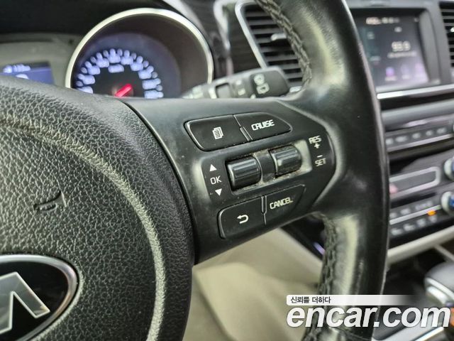 Kia Carnival 9-Seater Prstige 2019 — фото 19