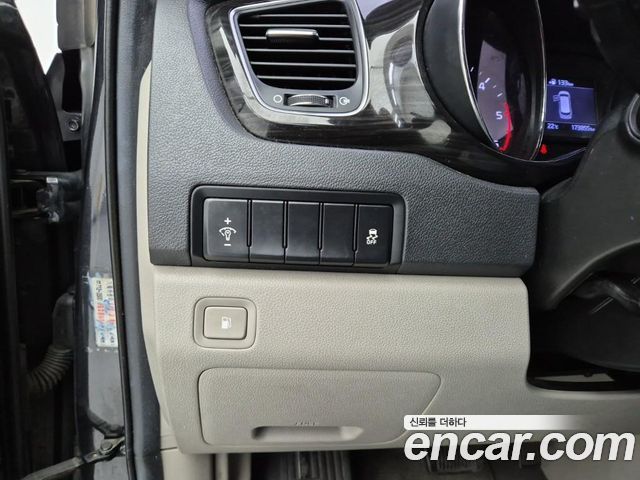 Kia Carnival 9-Seater Prstige 2019 — фото 20