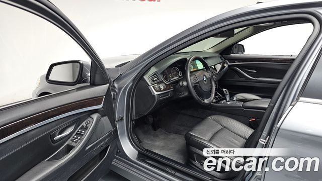 BMW 5 Series (F10) 528i 2013 — фото 10