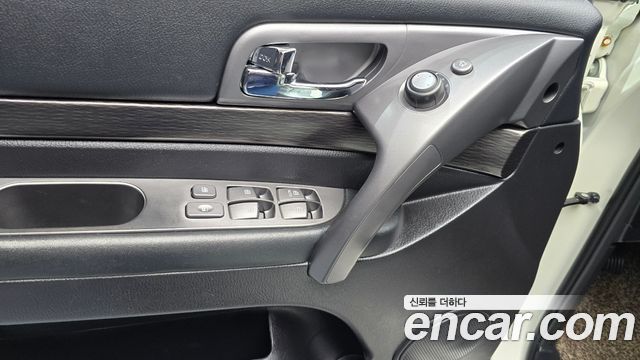 KG Mobility (SsangYong) Korando Turismo 4WD RX 9-seater 2017 — фото 21